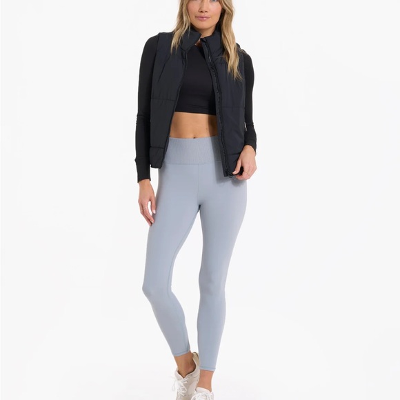 Vuori Canyon Insulated Vest Black NWT - Picture 2 of 5